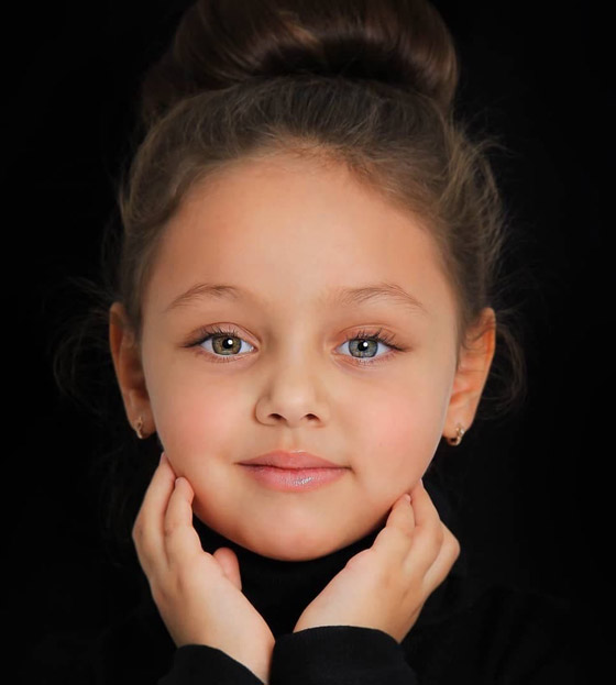 مصرية تفوز بتاج ملكة جمال أطفال روسيا.. (تيا حسن) أبهرت العالم صورة رقم 2