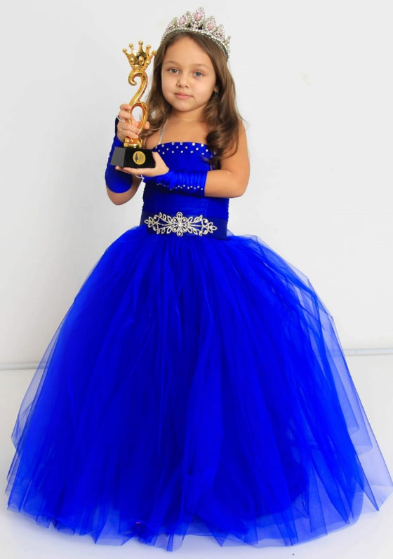 مصرية تفوز بتاج ملكة جمال أطفال روسيا.. (تيا حسن) أبهرت العالم صورة رقم 3