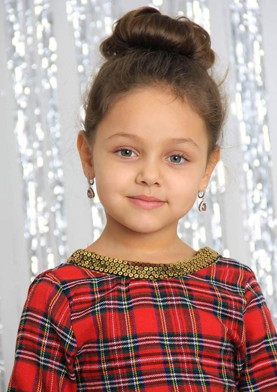 مصرية تفوز بتاج ملكة جمال أطفال روسيا.. (تيا حسن) أبهرت العالم صورة رقم 4