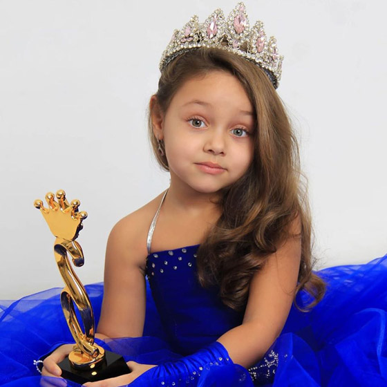 مصرية تفوز بتاج ملكة جمال أطفال روسيا.. (تيا حسن) أبهرت العالم صورة رقم 13