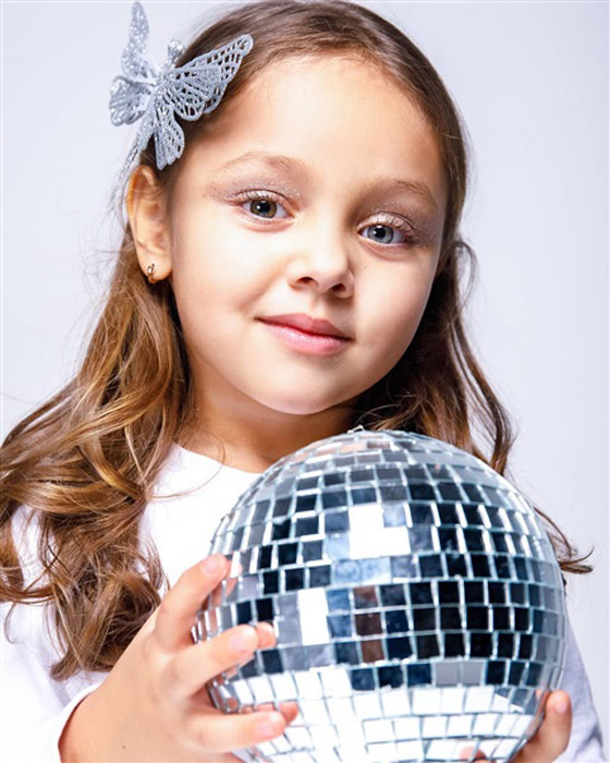 مصرية تفوز بتاج ملكة جمال أطفال روسيا.. (تيا حسن) أبهرت العالم صورة رقم 15