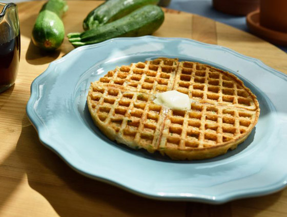 إليكم طريقة تحضير وافل الكوسا لفطور صباحي صحي ولذيذ خفيف صورة رقم 9