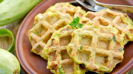 إليكم طريقة تحضير وافل الكوسا لفطور صباحي صحي ولذيذ خفيف صورة رقم 10