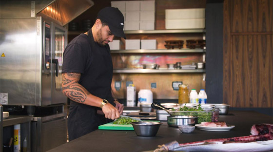 مطعم يصنع وجباته من أجزاء طعام مصيرها النفايات صورة رقم 1