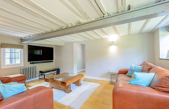 كوخ مستوحى من القصص الخيالية بمليون دولار صورة رقم 9