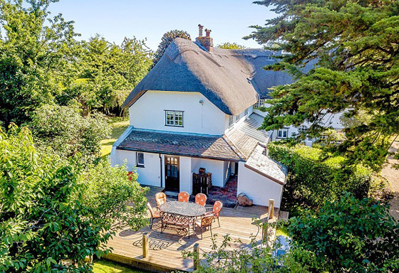 كوخ مستوحى من القصص الخيالية بمليون دولار صورة رقم 4