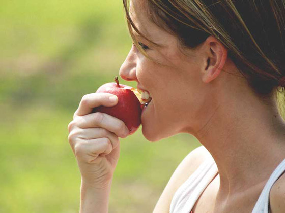 5 فوائد للتفاح لصحة الجسم صورة رقم 1