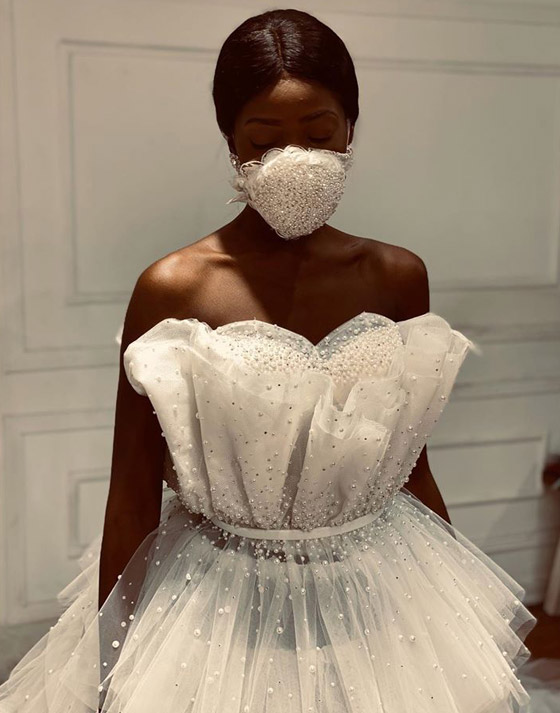 مصمم أزياء مصري يبتكر (كمامة سواريه) لتفادي كورونا بحفلات الزفاف صورة رقم 1 مصمم أزياء مصري يبتكر (كمامة سواريه) لتفادي كورونا بحفلات الزفاف صورة رقم 1