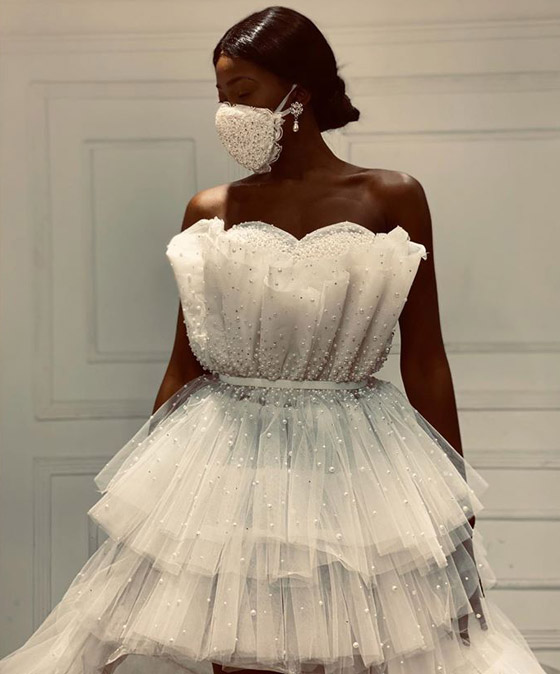 مصمم أزياء مصري يبتكر (كمامة سواريه) لتفادي كورونا بحفلات الزفاف صورة رقم 3 مصمم أزياء مصري يبتكر (كمامة سواريه) لتفادي كورونا بحفلات الزفاف صورة رقم 3