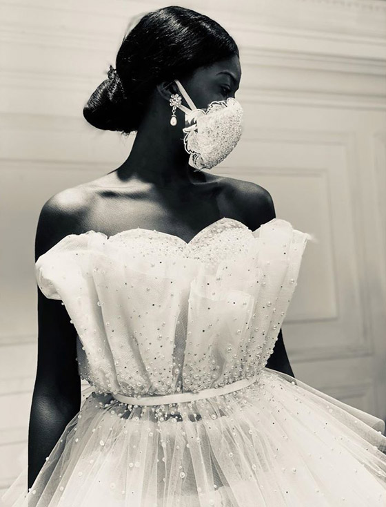 مصمم أزياء مصري يبتكر (كمامة سواريه) لتفادي كورونا بحفلات الزفاف صورة رقم 2 مصمم أزياء مصري يبتكر (كمامة سواريه) لتفادي كورونا بحفلات الزفاف صورة رقم 2