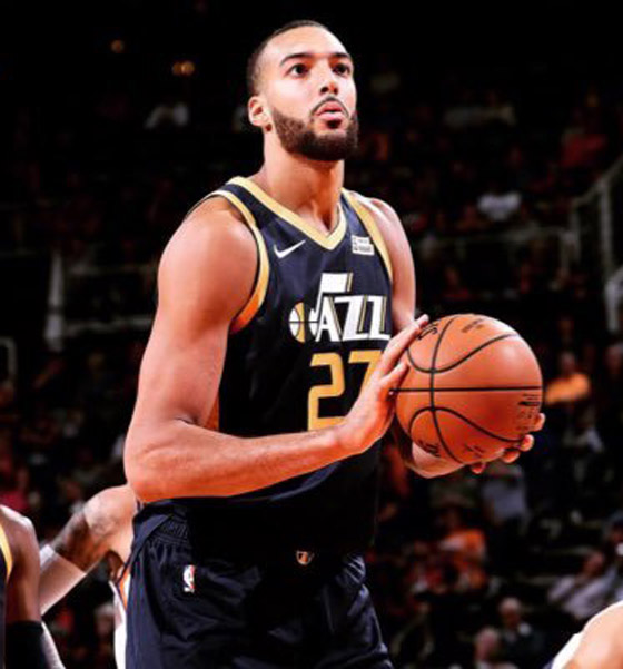 من السياسيين للرياضيين والمشاهير.. الشخصيات البارزة التي أصابها كورونا صورة رقم 4 من السياسيين للرياضيين والمشاهير.. الشخصيات البارزة التي أصابها كورونا صورة رقم 4