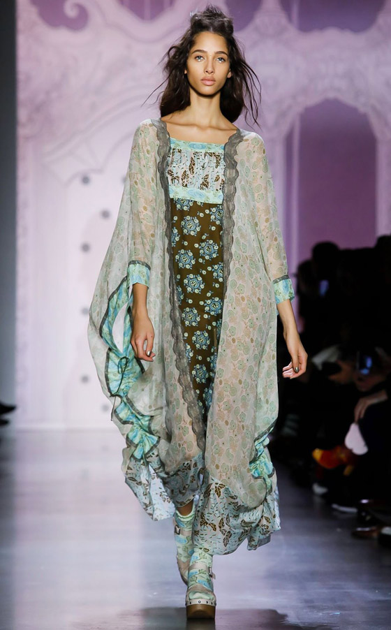 بالصور: قفاطين وجلابيات مطبعة موضة ربيع 2020 بحسب شكل الجسم صورة رقم 1