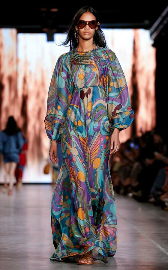 بالصور: قفاطين وجلابيات مطبعة موضة ربيع 2020 بحسب شكل الجسم صورة رقم 7