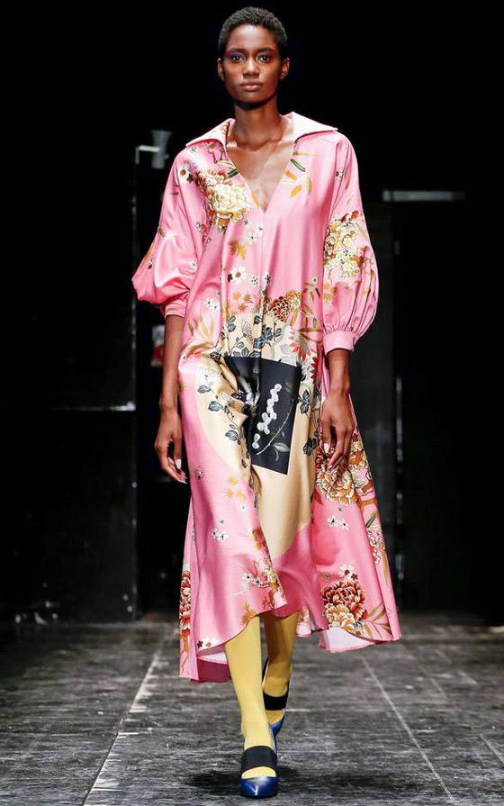 بالصور: قفاطين وجلابيات مطبعة موضة ربيع 2020 بحسب شكل الجسم صورة رقم 9