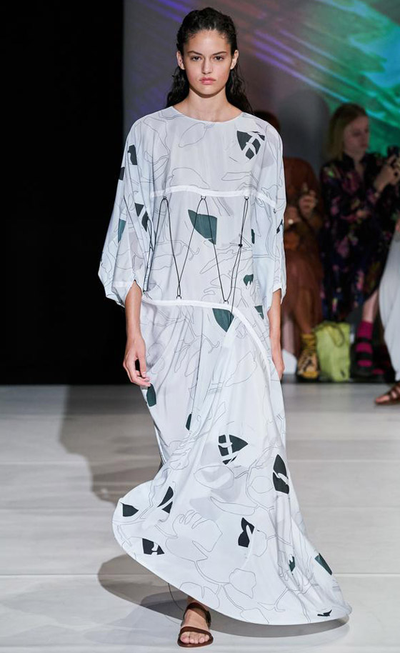 بالصور: قفاطين وجلابيات مطبعة موضة ربيع 2020 بحسب شكل الجسم صورة رقم 11