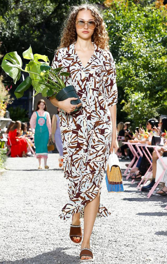 بالصور: قفاطين وجلابيات مطبعة موضة ربيع 2020 بحسب شكل الجسم صورة رقم 15