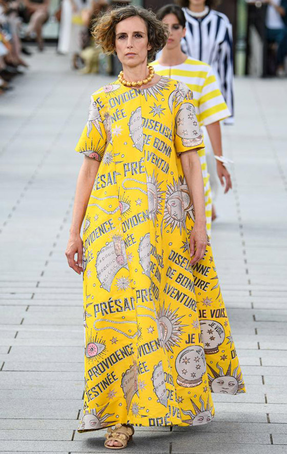 بالصور: قفاطين وجلابيات مطبعة موضة ربيع 2020 بحسب شكل الجسم صورة رقم 17