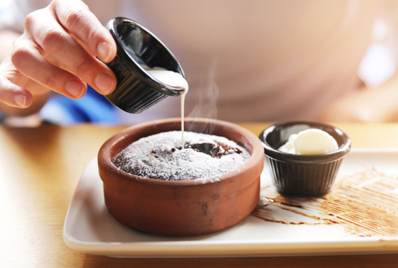 لعشاق الشوكولاتة.. طريقة سهلة لتحضير حلوى السوفلي الفرنسية اللذيذة صورة رقم 3 لعشاق الشوكولاتة.. طريقة سهلة لتحضير حلوى السوفلي الفرنسية اللذيذة صورة رقم 3