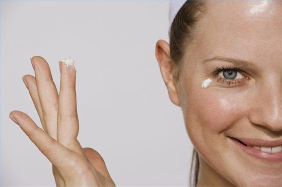 بينها البيض والقهوة... 4 خلطات طبيعية لشد الوجه صورة رقم 4