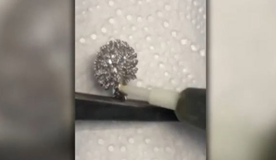 قلادة فيروس كورونا.. شركة مجوهرات روسية 