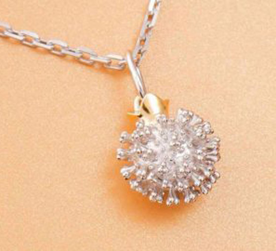 قلادة فيروس كورونا.. شركة مجوهرات روسية 