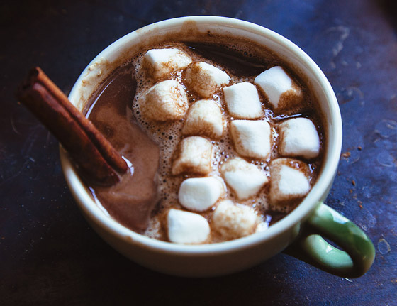 إليكم طريقة تحضير هوت شوكليت بالقرفة اللذيذ بسعرات حرارية أقل صورة رقم 12