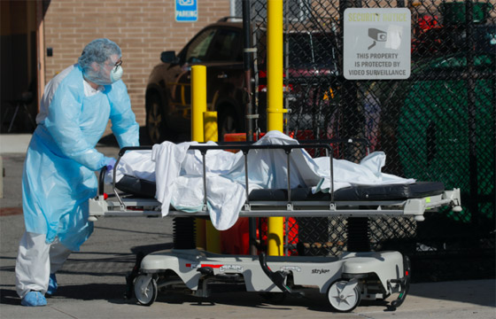 رقم مفزع.. أمريكا تسجل أكبر وأضخم حصيلة لوفيات كورونا في العالم! صورة رقم 1