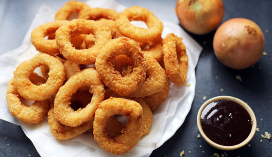 إليكم طريقة تحضير حلقات البصل المشوية بسعرات حرارية أقل صورة رقم 4