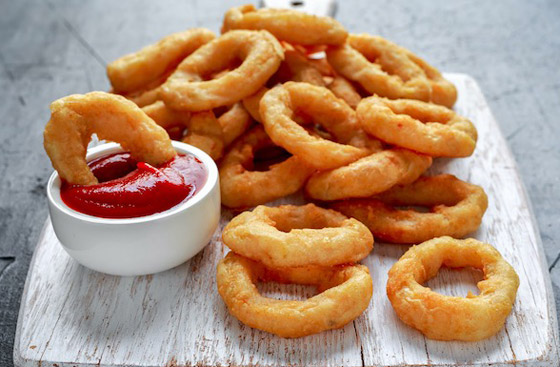 إليكم طريقة تحضير حلقات البصل المشوية بسعرات حرارية أقل صورة رقم 6