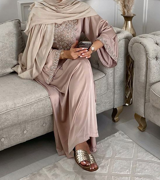 بالصور: موديلات أنيقة متنوعة من العبايات لإطلالتك الرمضانية صورة رقم 4