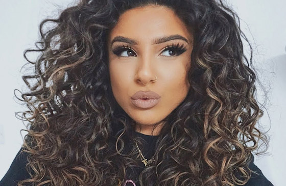 يجب الانتباه.. 9 أخطاء ترتكبها صاحبات الشعر المجعد! صورة رقم 6