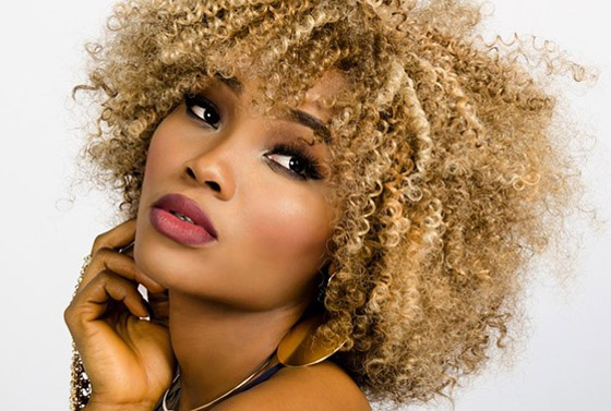 يجب الانتباه.. 9 أخطاء ترتكبها صاحبات الشعر المجعد! صورة رقم 8