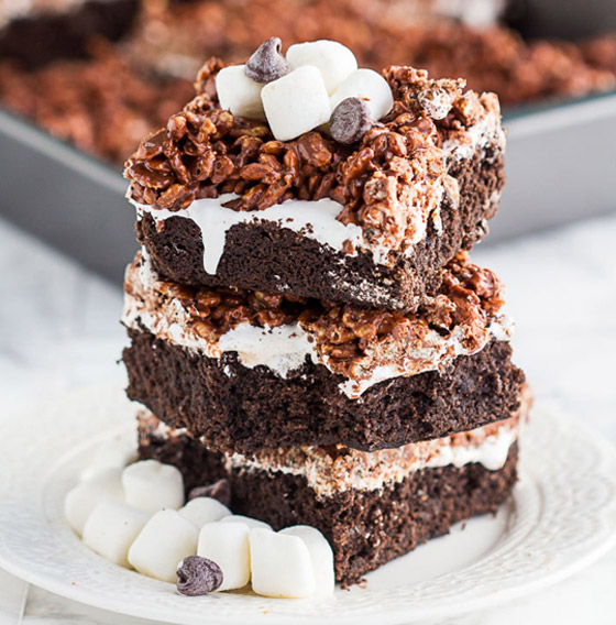 مقرمشة وغنية بالشوكولاتة.. إليكم طريقة تحضير شوكليت كرانش براوني صورة رقم 4