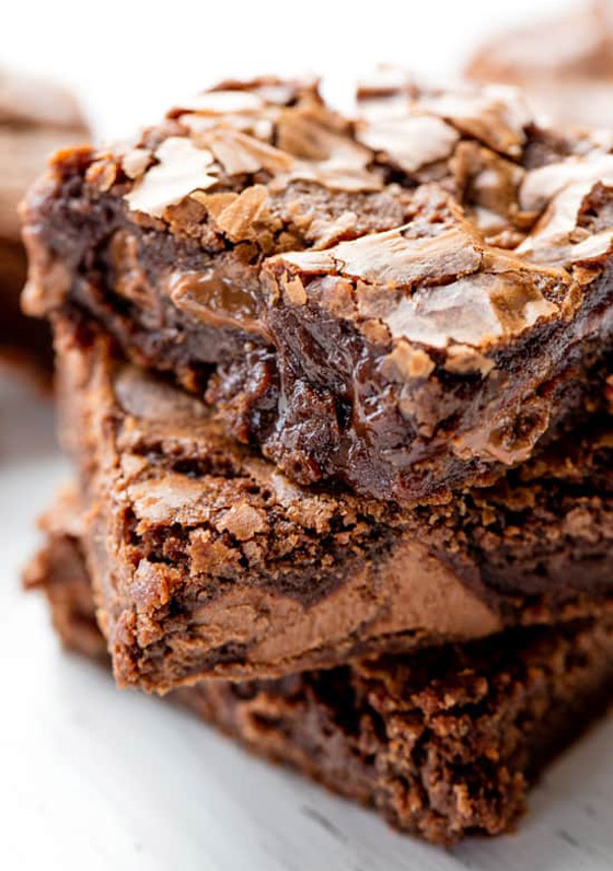 مقرمشة وغنية بالشوكولاتة.. إليكم طريقة تحضير شوكليت كرانش براوني صورة رقم 8