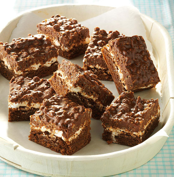 مقرمشة وغنية بالشوكولاتة.. إليكم طريقة تحضير شوكليت كرانش براوني صورة رقم 11