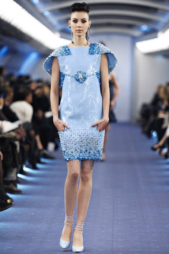 بالصور: إليكم 10 لحظات لا تُنسى في تاريخ أشهر عروض الأزياء! صورة رقم 5