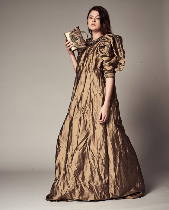 إطلالات رمضانية تمزج البساطة بالأناقة.. من تصميم مصري صورة رقم 2