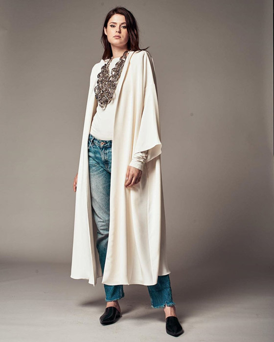 إطلالات رمضانية تمزج البساطة بالأناقة.. من تصميم مصري صورة رقم 5