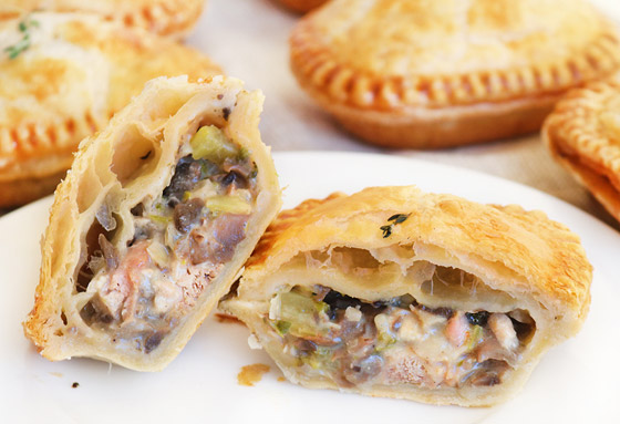 طريقة تحضير سمبوسة الدجاج بالفطر لأشهى المقبلات الرمضانية صورة رقم 7