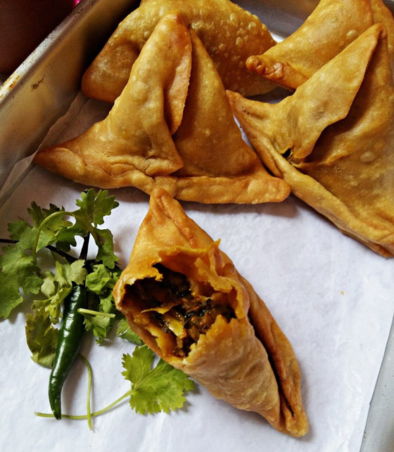 طريقة تحضير سمبوسة الدجاج بالفطر لأشهى المقبلات الرمضانية صورة رقم 10