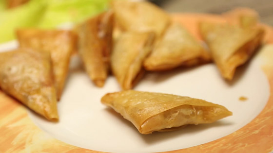 طريقة تحضير سمبوسة الدجاج بالفطر لأشهى المقبلات الرمضانية صورة رقم 2