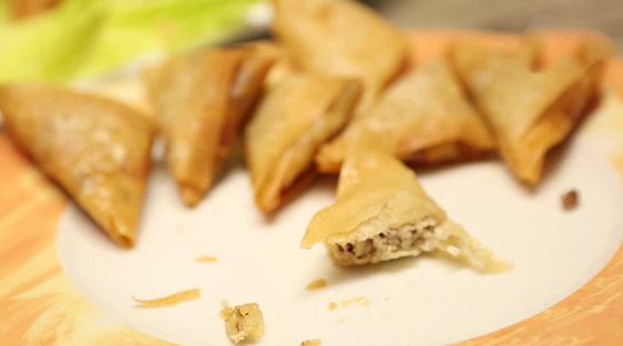 طريقة تحضير سمبوسة الدجاج بالفطر لأشهى المقبلات الرمضانية صورة رقم 3