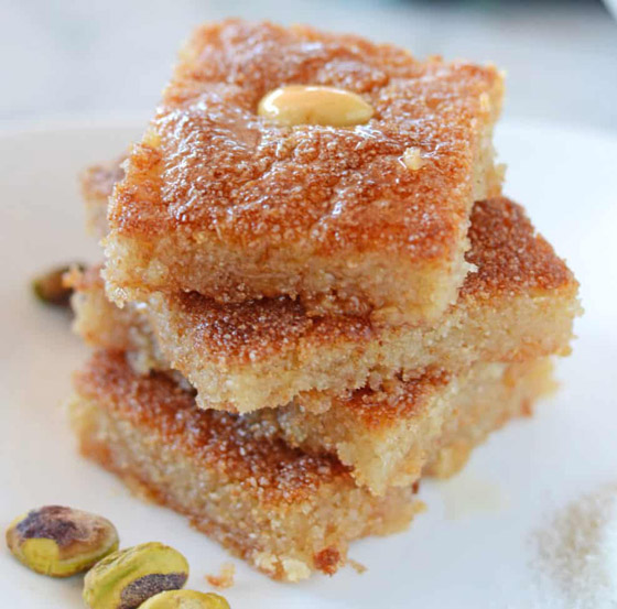 طريقة تحضير بسبوسة اللوز أسرع وأشهى حلويات رمضان 2020 صورة رقم 7 طريقة تحضير بسبوسة اللوز أسرع وأشهى حلويات رمضان 2020 صورة رقم 7