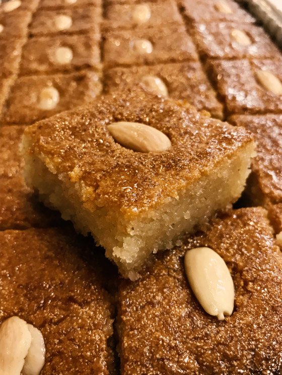 طريقة تحضير بسبوسة اللوز أسرع وأشهى حلويات رمضان 2020 صورة رقم 11 طريقة تحضير بسبوسة اللوز أسرع وأشهى حلويات رمضان 2020 صورة رقم 11