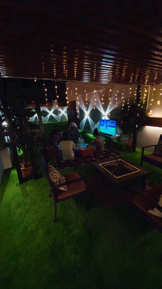 صور وفيديو: كيف حوّل سعوديون سطوح منازلهم الى جلسات فاخرة وبأبسط التكاليف؟ صورة رقم 18