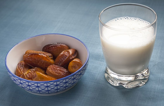 التمر بالحليب.. مشروب رمضاني بفوائد صحية مذهلة بشهر الصوم صورة رقم 8