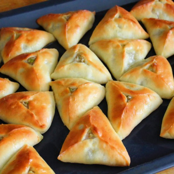 إليكم طريقة تحضير فطائر البطاطس المهروسة الشهية صورة رقم 1