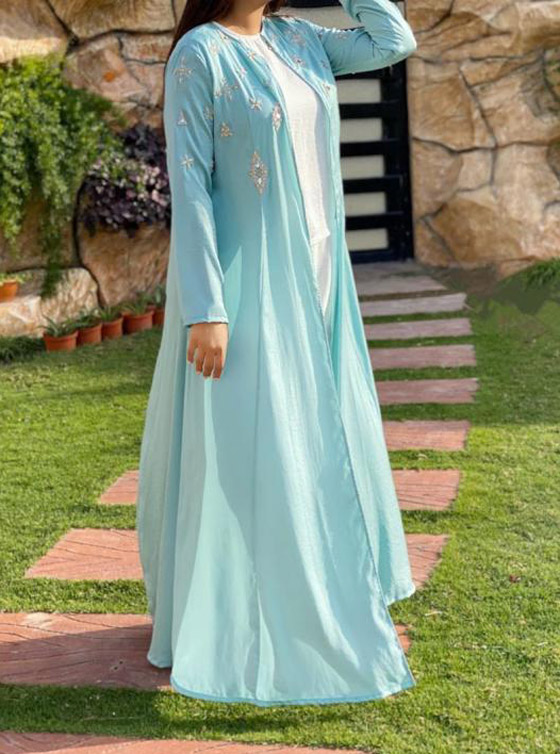 بالصور: موديلات عبايات وجلابيات ملونة موضة 2020 للحجر المنزلي صورة رقم 7 بالصور: موديلات عبايات وجلابيات ملونة موضة 2020 للحجر المنزلي صورة رقم 7