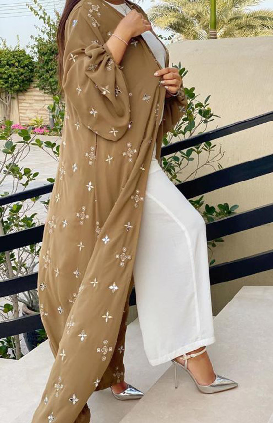 بالصور: موديلات عبايات وجلابيات ملونة موضة 2020 للحجر المنزلي صورة رقم 13 بالصور: موديلات عبايات وجلابيات ملونة موضة 2020 للحجر المنزلي صورة رقم 13