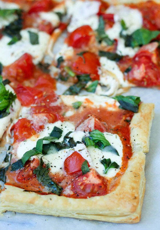 طريقة تحضير بيتزا بالطماطم والموزاريلا السهلة والشهية للسحور صورة رقم 3 طريقة تحضير بيتزا بالطماطم والموزاريلا السهلة والشهية للسحور صورة رقم 3